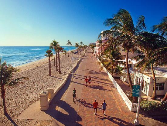 Хостел Downtown Hollywood Beach Students' Dorm Екстер'єр фото